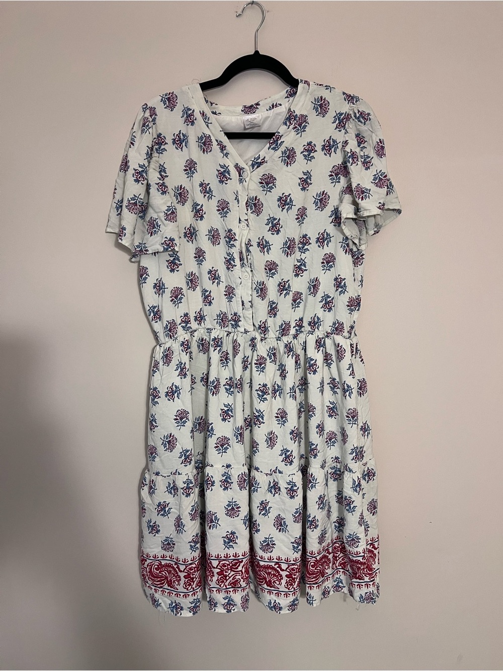 White Floral Button-Up Top with Blue and Red Print